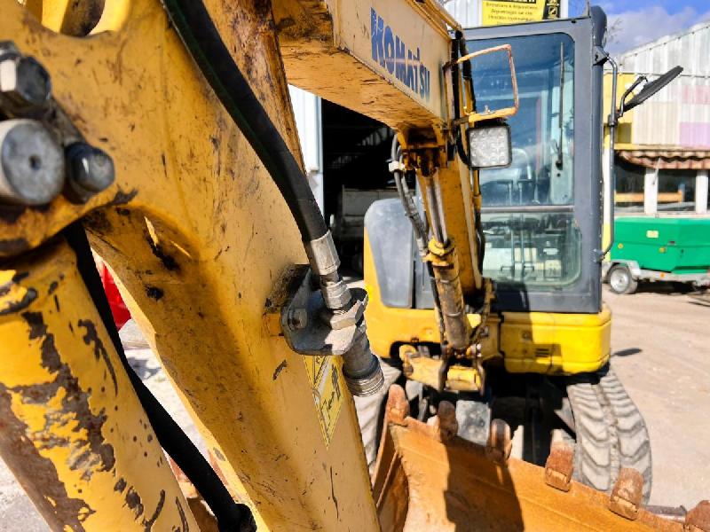 Komatsu PC 30 MR 2_7