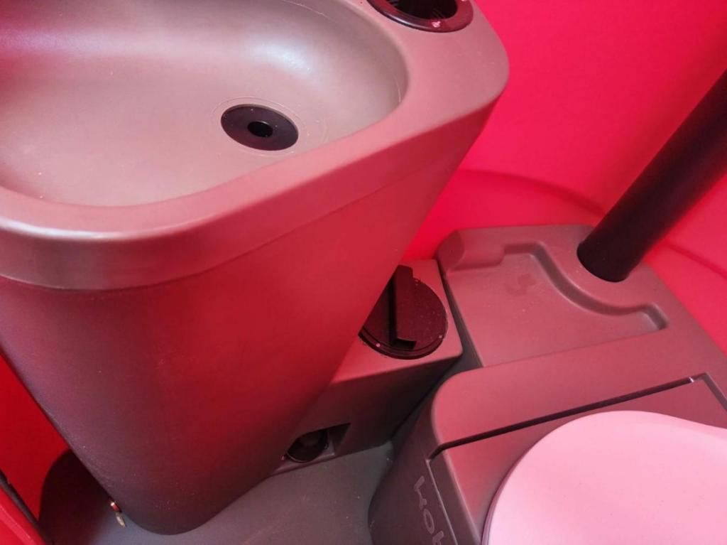 Toilette chimique portable avec cache pour eaux usées