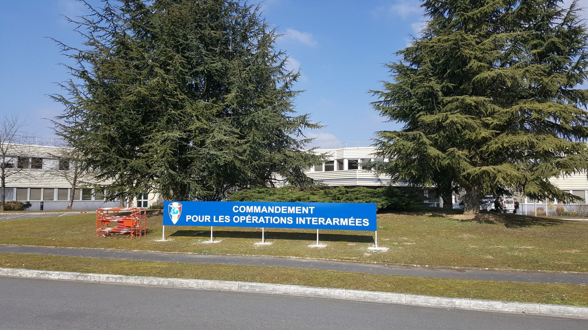 Tablette et totem - Fabrication et installation de signalétique, enseignes et totems personnalisés_7