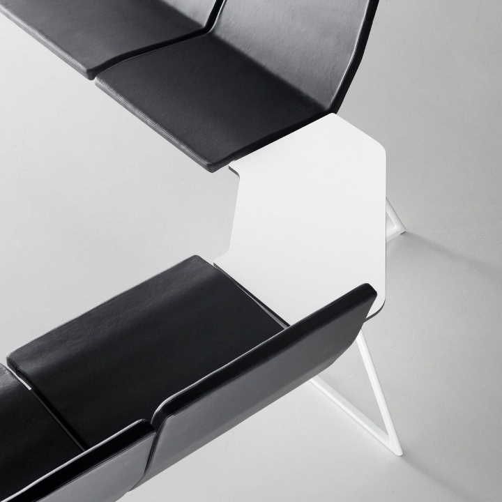 Banc d'attente ILDU avec piètements en aluminium