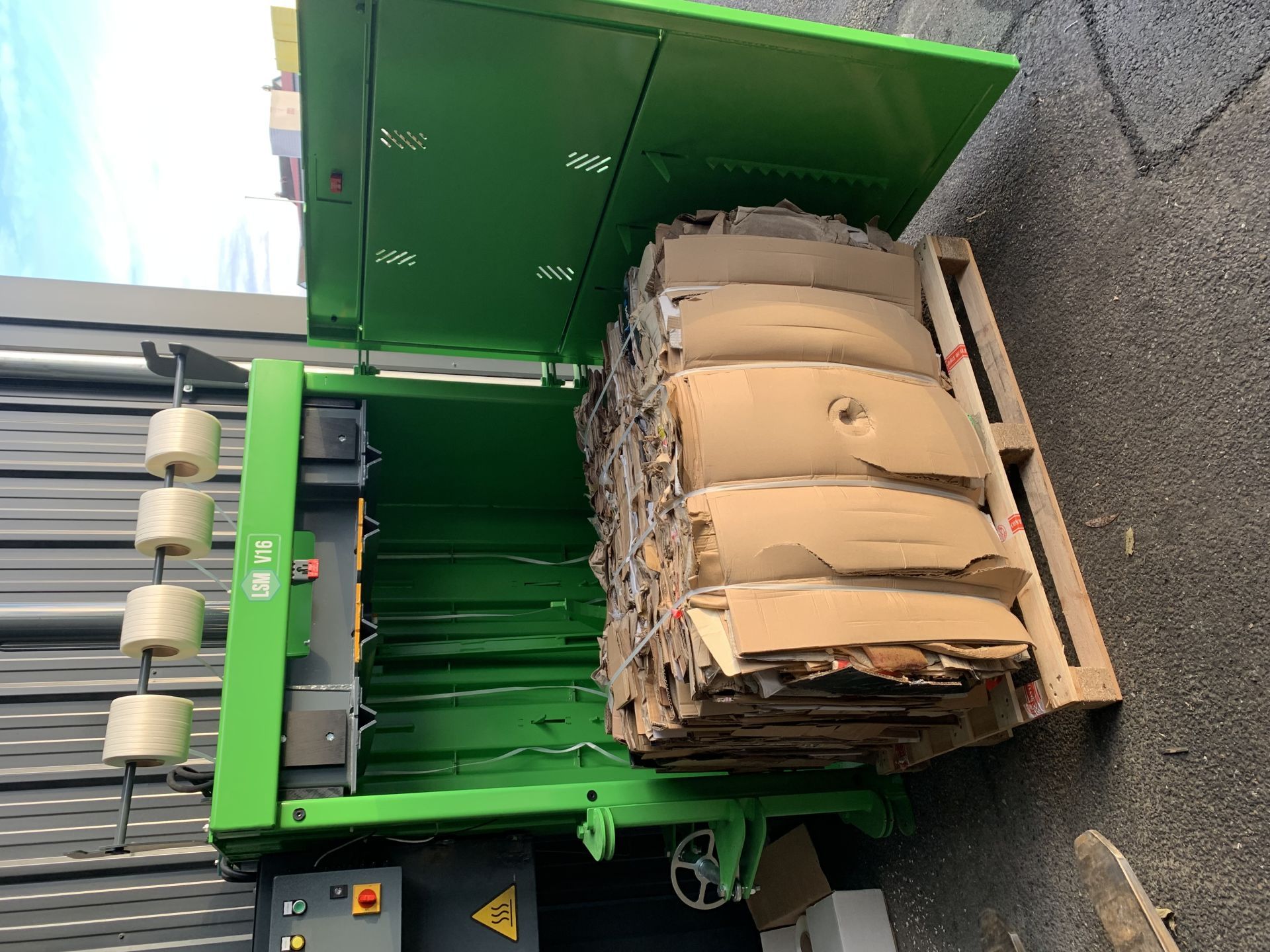 Presse à balles haute capacité V16 pour les déchets de l'industrie - Compactage intensif pour environnement exigeant._7