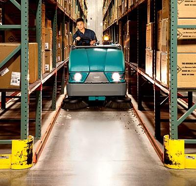 S20 Balayeuse TENNANT autoportée compacte de taille moyenne_7