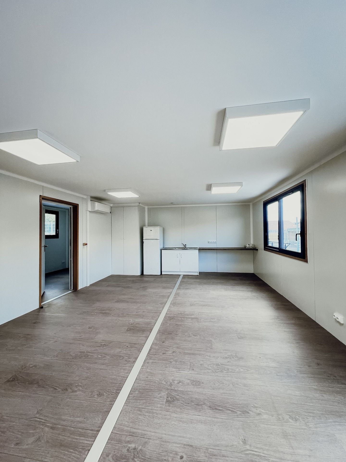 Container technique 20 ou 40 pieds pour ateliers,  bureaux, salles de stockage et salle de réunion_7