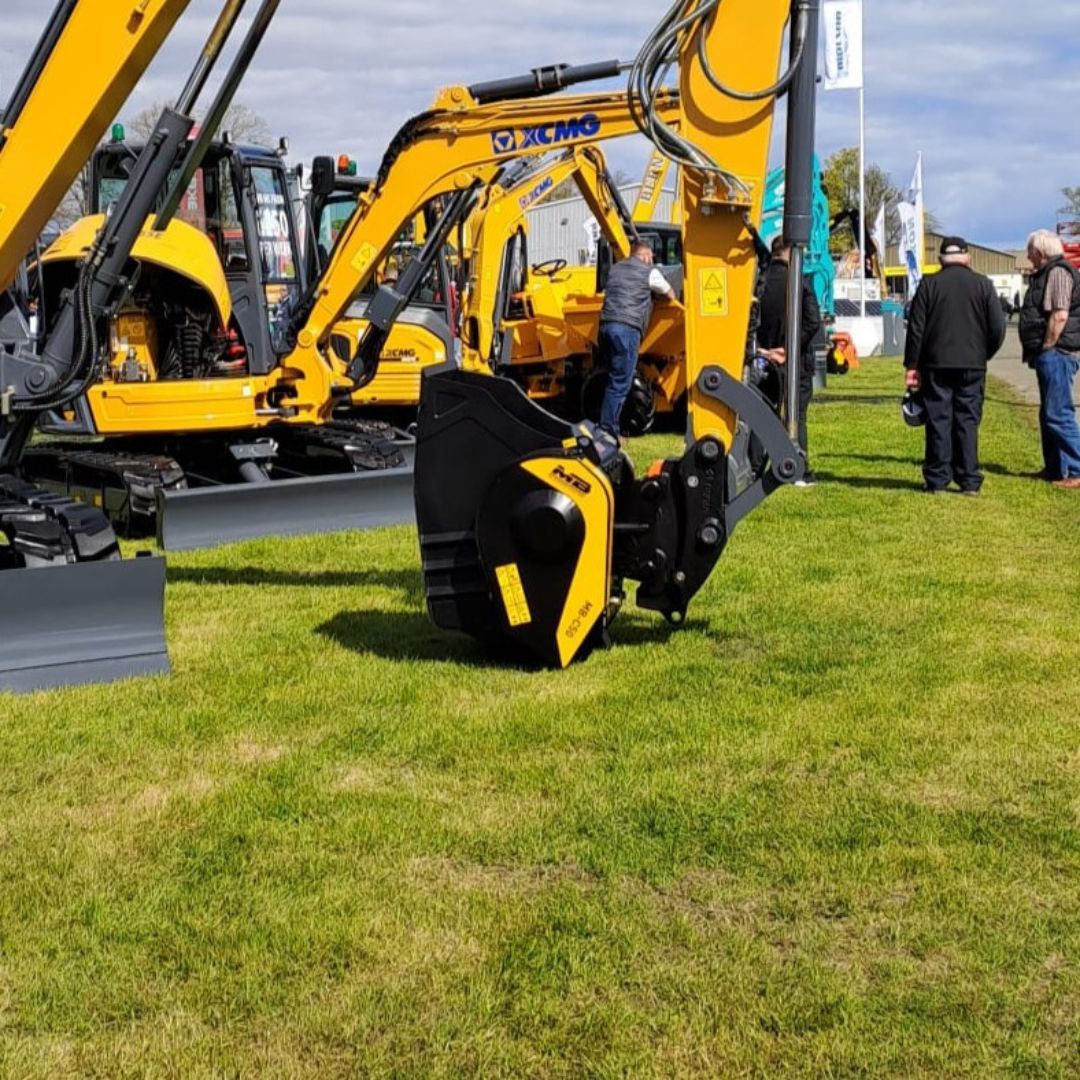 Godet concasseur MB-C50 S4 pour pelles hydrauliques et tractopelles_8