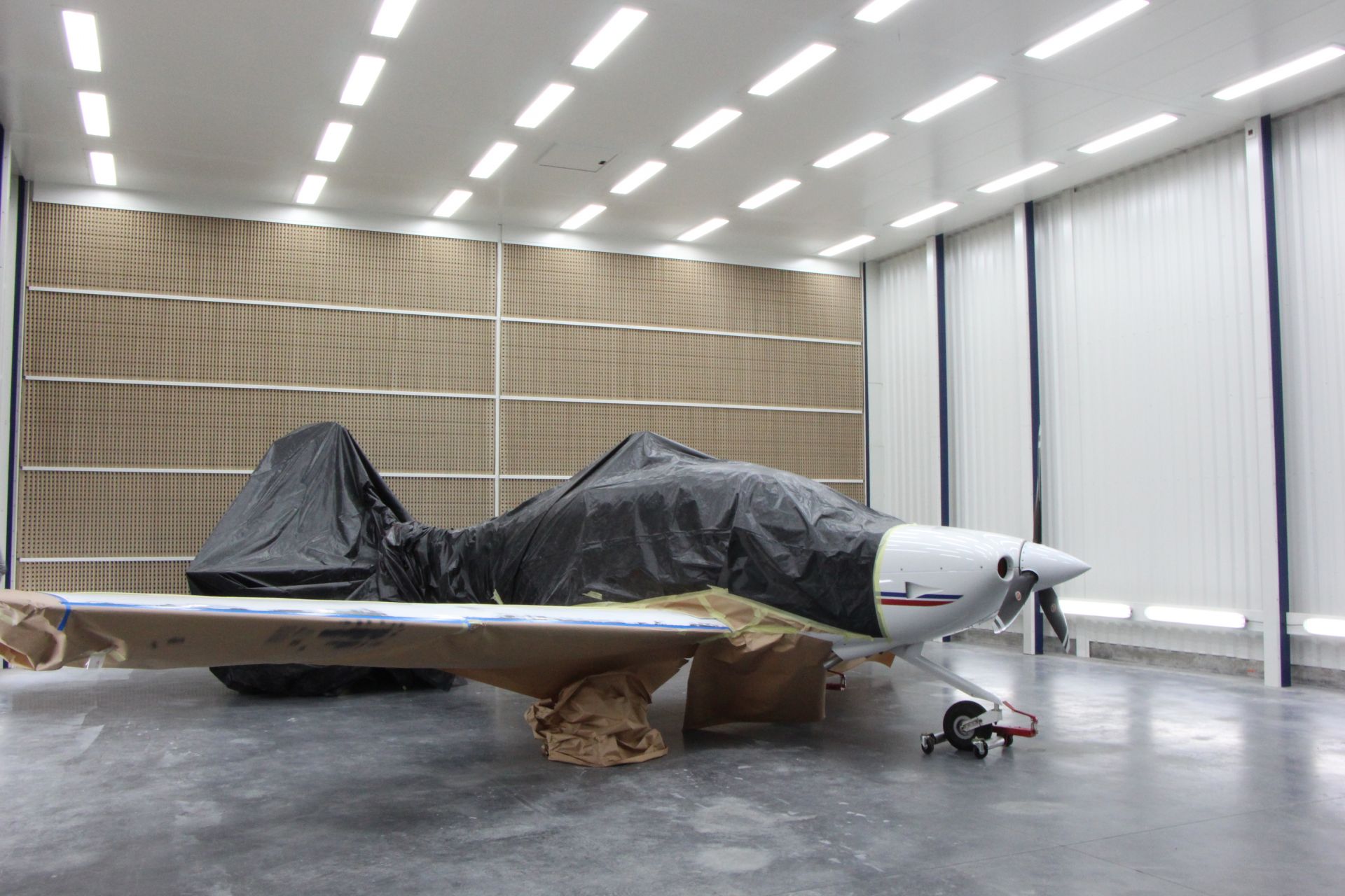 Cabine de peinture adaptée à toutes dimensions de pièces