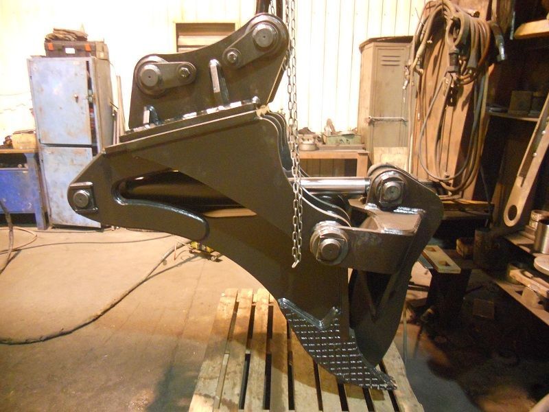 Croque souche pour pelle de 12 à 30 tonnes_7