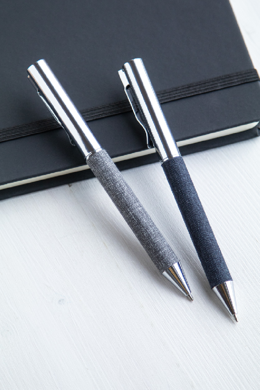 Stylo bille twist en métal - Corps en polyester RPET - Étui assorti - Encre bleue_7