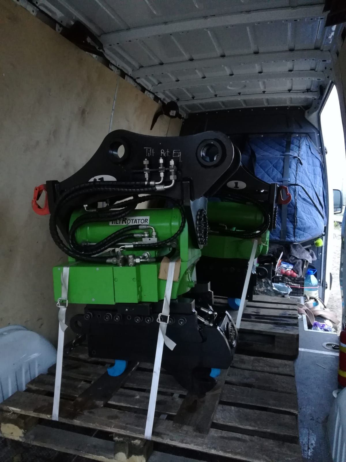 Tiltrotator équipé de composants HKS pour pelles hydrauliques