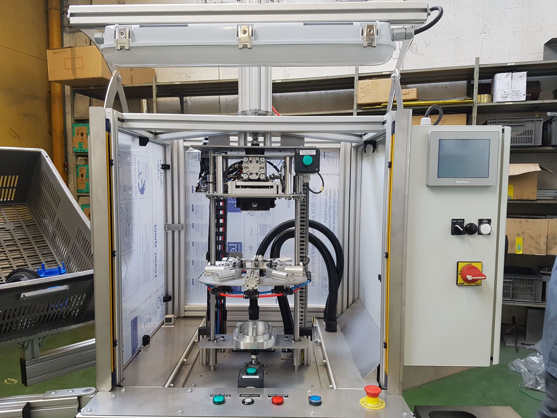 Machine spéciale - Bancs de tests, postes de contrôle, assemblage et unités robotisées_7