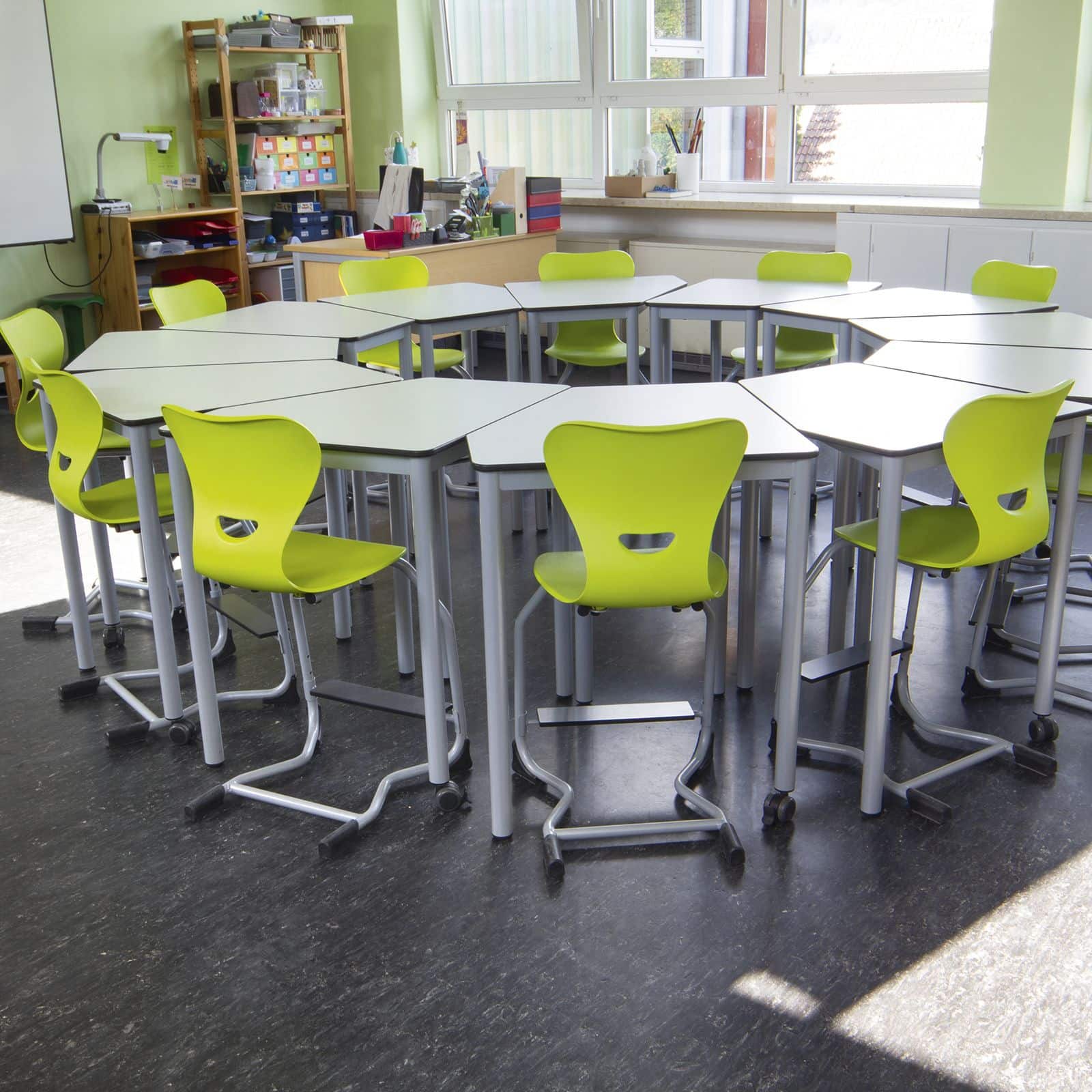 Pupitre Pentagonal coopératif, auto-organisé et flexible pour école primaire et secondaire - hauteur uniforme de 74 cm - EWT.5_7