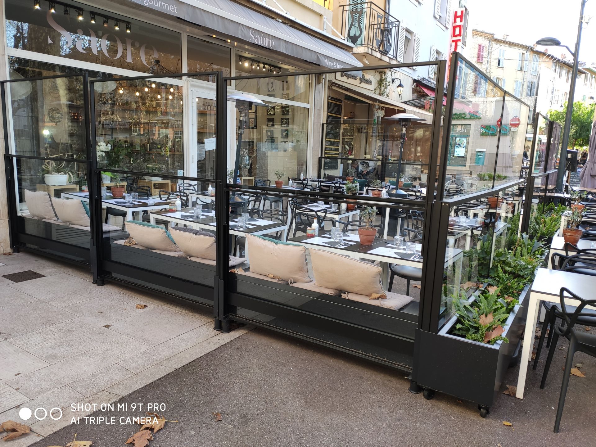 Paravent modulable avec jardinière en métal