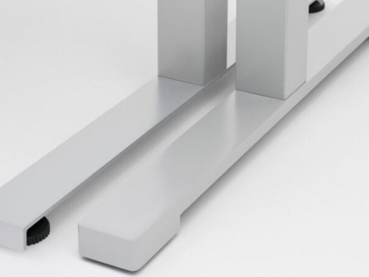 Bureau opératif simple et fonctionnel - OGI T - design élégant et personnalisable avec plateau mélaminé et système de gestion des câbles_7