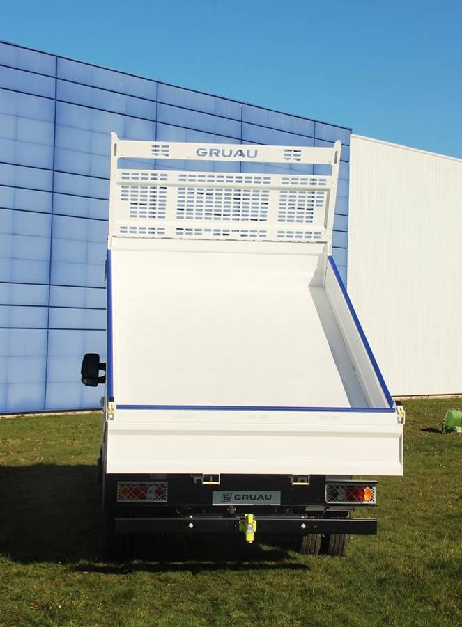 Benne en acier avec poignées ergonomiques et ouverture à 90°