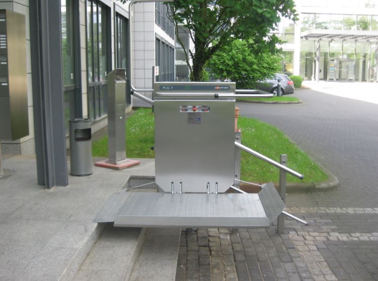 Plateforme monte escalier droit inclinée,  automatisée, plus puissante, plus solide, moins encombrante_7