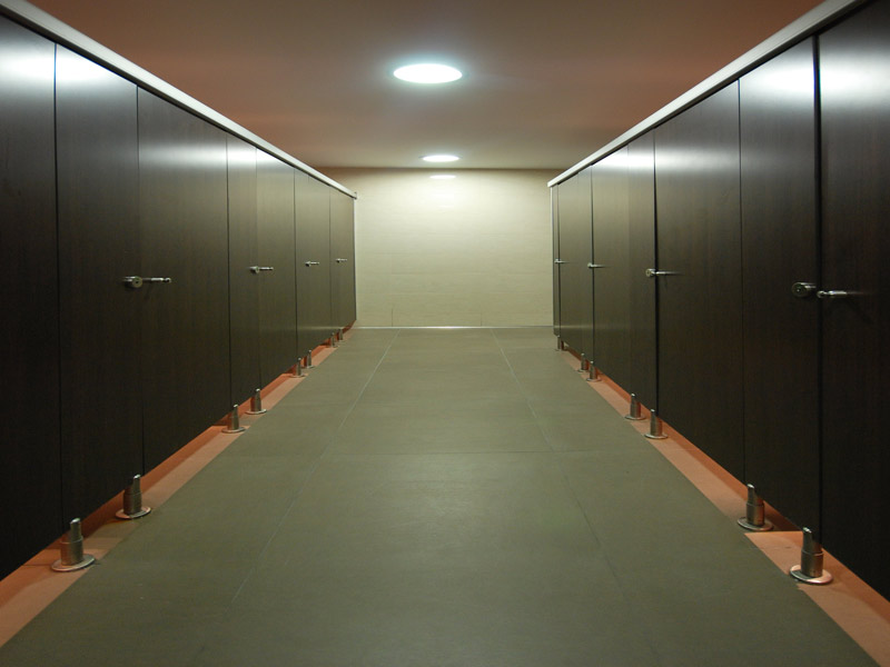 Cabine vestiaire optimisée pour établissements scolaires