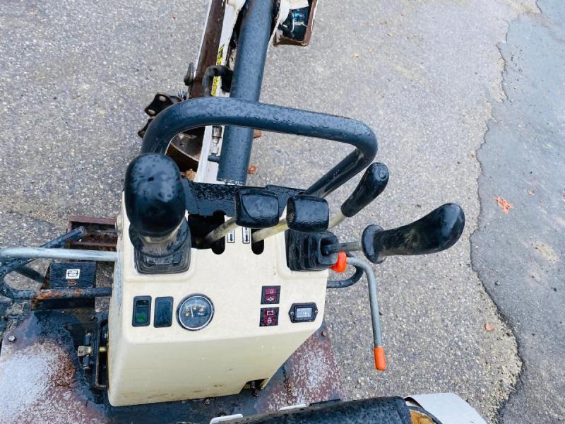 BOBCAT micro-pelle e08 1t_7