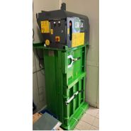 Presse à balles compacte V4 pour caisses bananes, idéal pour optimiser l'espace en grande distribution_7