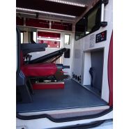 Ambulance Opel Vivaro équipée pour interventions médicales