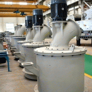 Machine pour broyage ultra-fin avec réduction de bruit intégrée