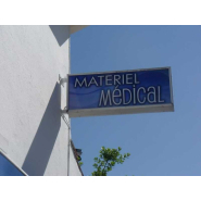 Enseigne drapeau sur mesure en plexi ou aluminium, avec système d'éclairage intégré - OUEST ENSEIGNES_7