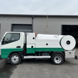 Combiné hydrocureur grande capacité 3.5T - Fuso Canter - Cuve 2300L - Débit 90 L/min à 175 bars à 37 L/min à 400 bars