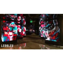 Grand écran intérieur pour bowling casino SUR MESURE à dalle LED