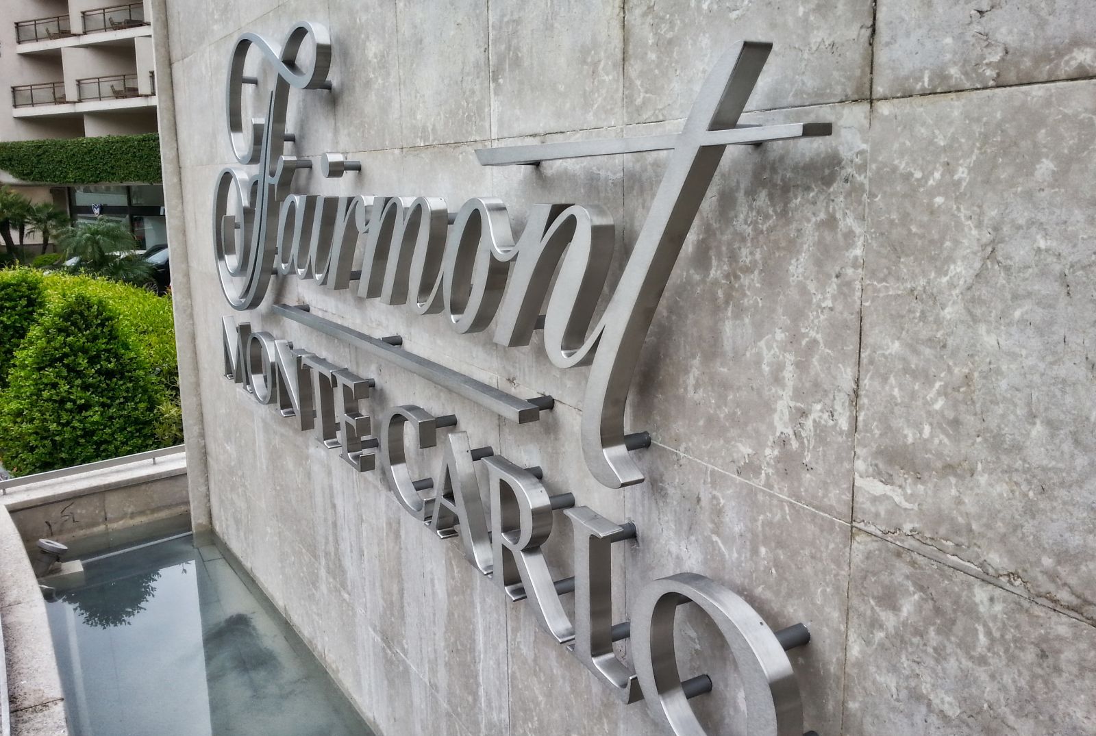 Enseigne en métal 3D finition laiton brossé