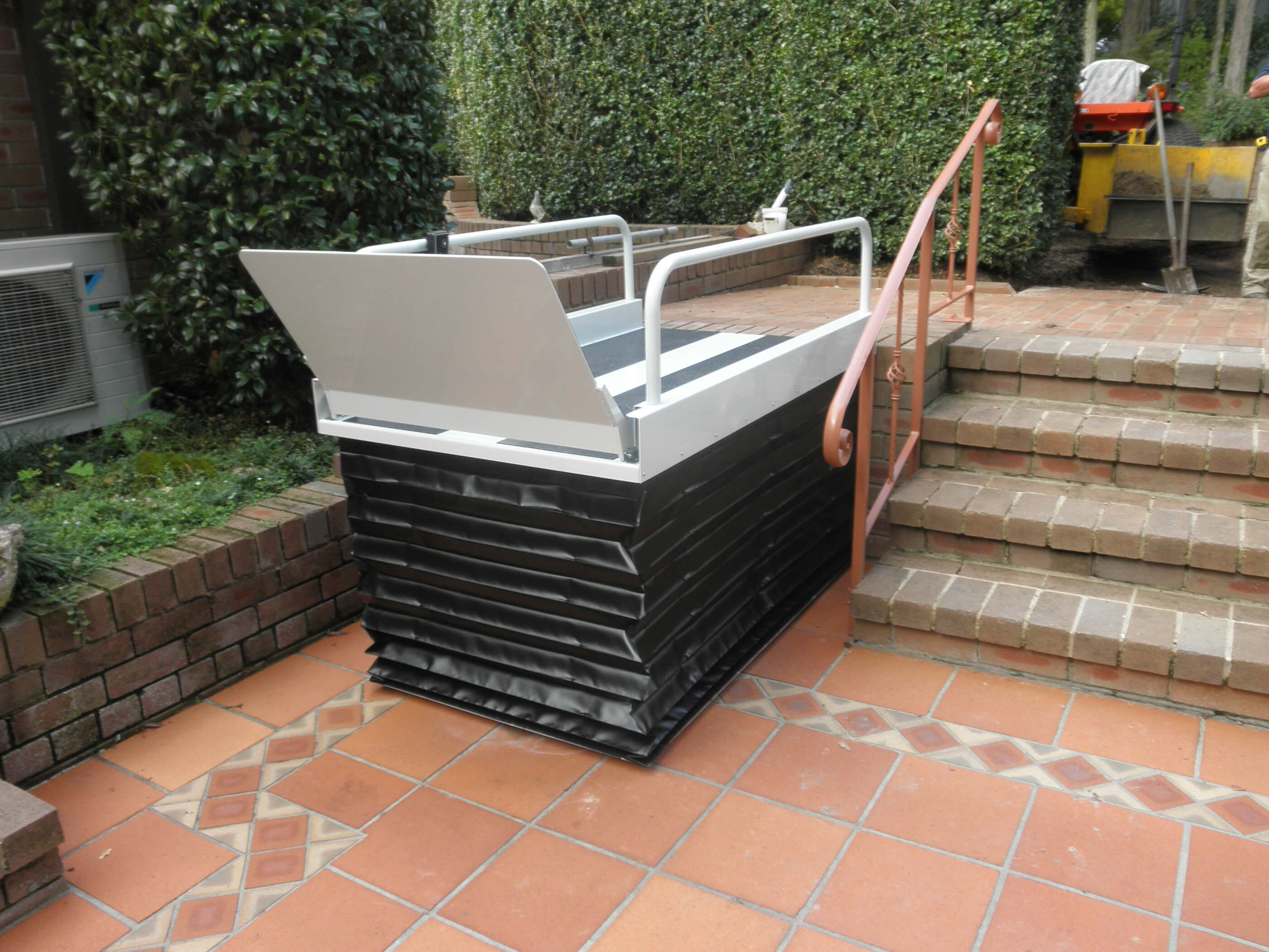 Plateforme élévatrice électrique pour une utilisation simple