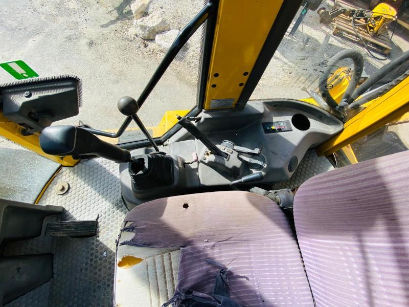 KOMATSU tractopelle wb70 (net de tva)_8