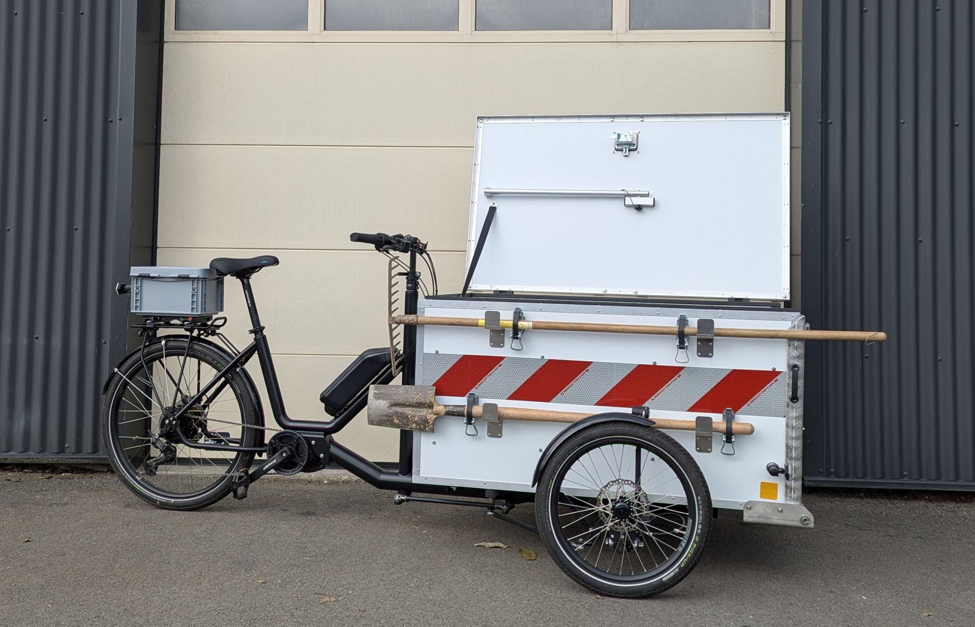 Triporteur ergonomique, robuste et innovant pour l'entretien des voiries, parcs et jardins_8