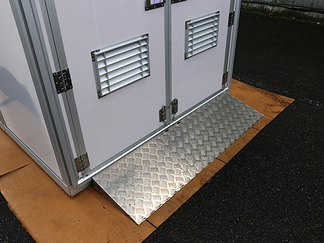 Sas de décontamination en aluminium et ABS transparent