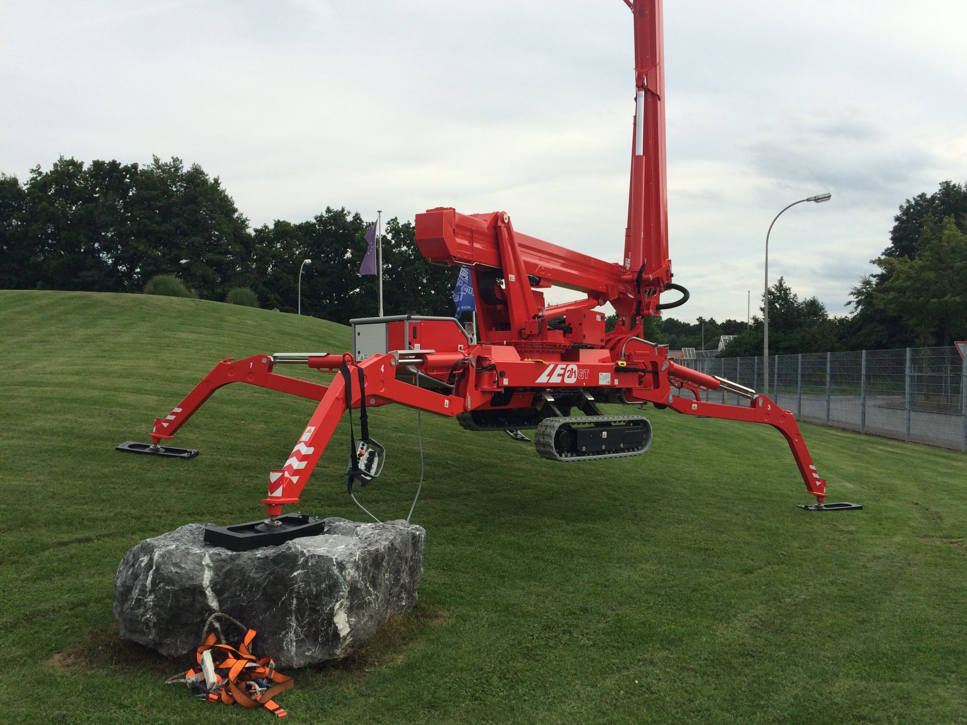 Nacelle araignée LEO21GT - Hauteur 21m - Déport 12m - Capacité 250kg - Motorisation bi-énergie_8