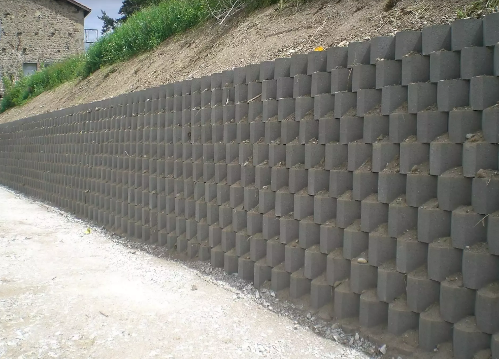 Bloc béton creux avec alvéoles, végétalisable, idéal pour remplacer les murs traditionnels- BETOATLAS - Pomel Beton_8