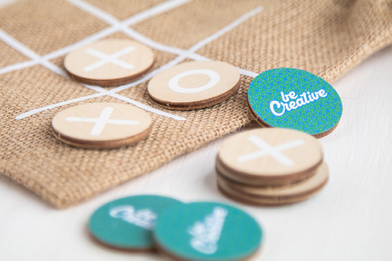 Jeu de morpions sur mesure - contreplaqué de bouleau, 10 jetons et étui en jute_8