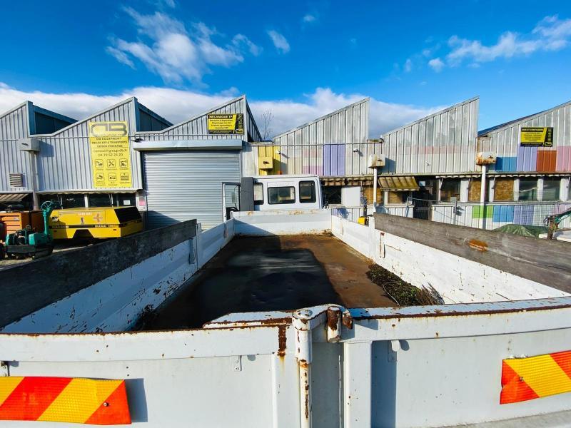 IVECO 75E14 avec contrôle effectué par un employé qualifié