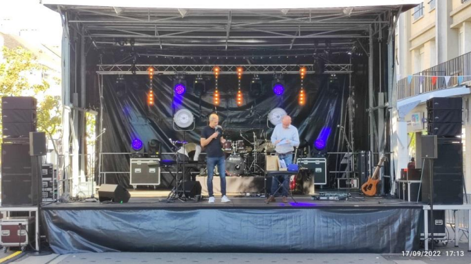 Podium passe partout 48 m² avec kit de bâche - EMS Stage 48_8