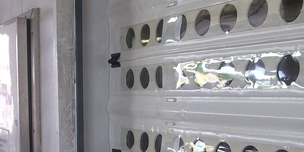 Porte souple pour grandes dimensions avec options de maintenance facilitée