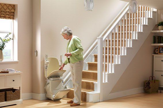 Fauteuil monte-escalier SIENA - Monte-charge pour escaliers droits ou tournants - Design épuré, pivotement manuel ou motorisé, charge jusqu'à 160?kg_9