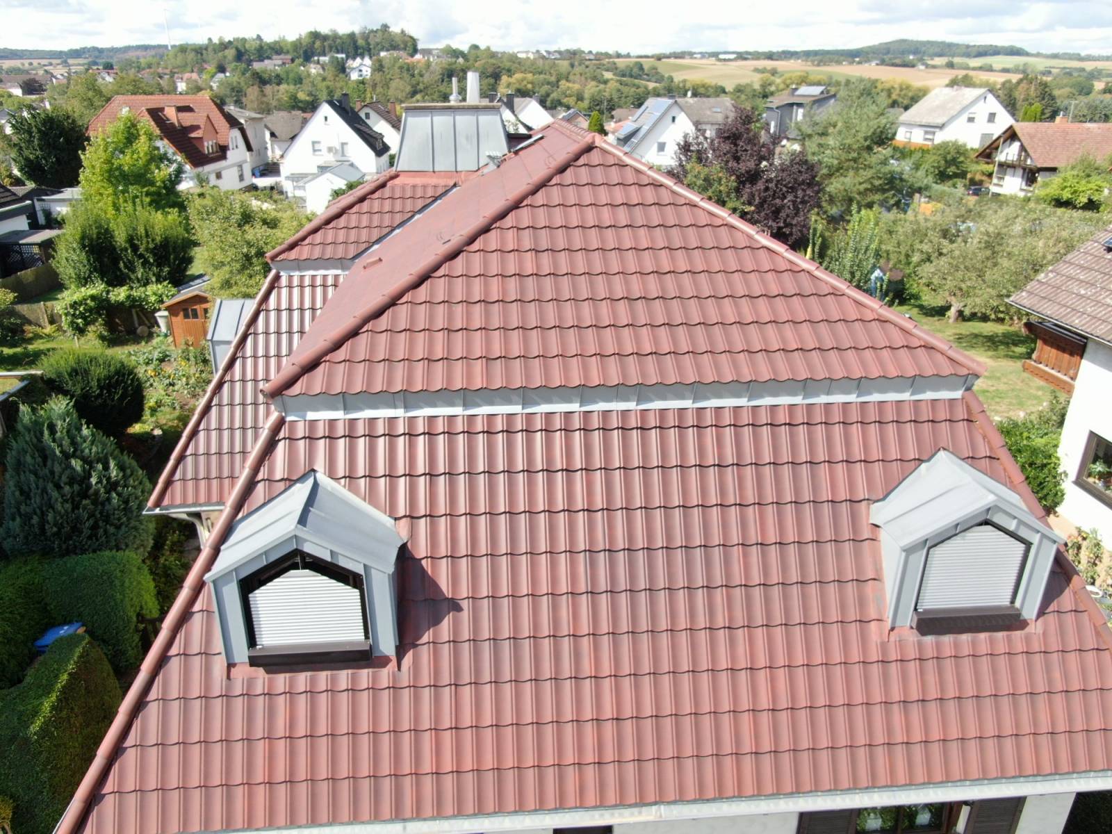 Tuiles en acier galbées classiques - Double structure brevetée anti-bruit - METROTILE® Thermolaqué XBOND ACOUSTIC_8