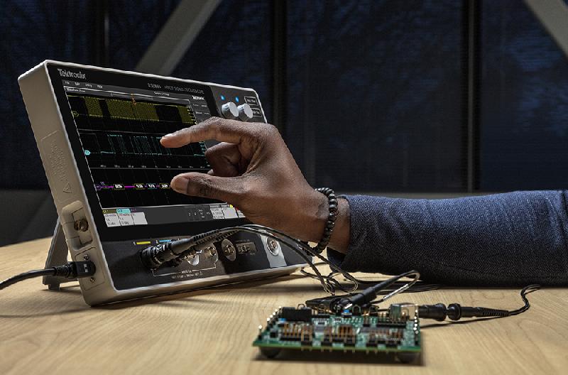 Oscilloscope numérique Tektronix MSO22-2-BW-500 - 2 voies 500 MHz + 16 entrées logiques, mémoire 10 Mpts, écran tactile 10,1''_8