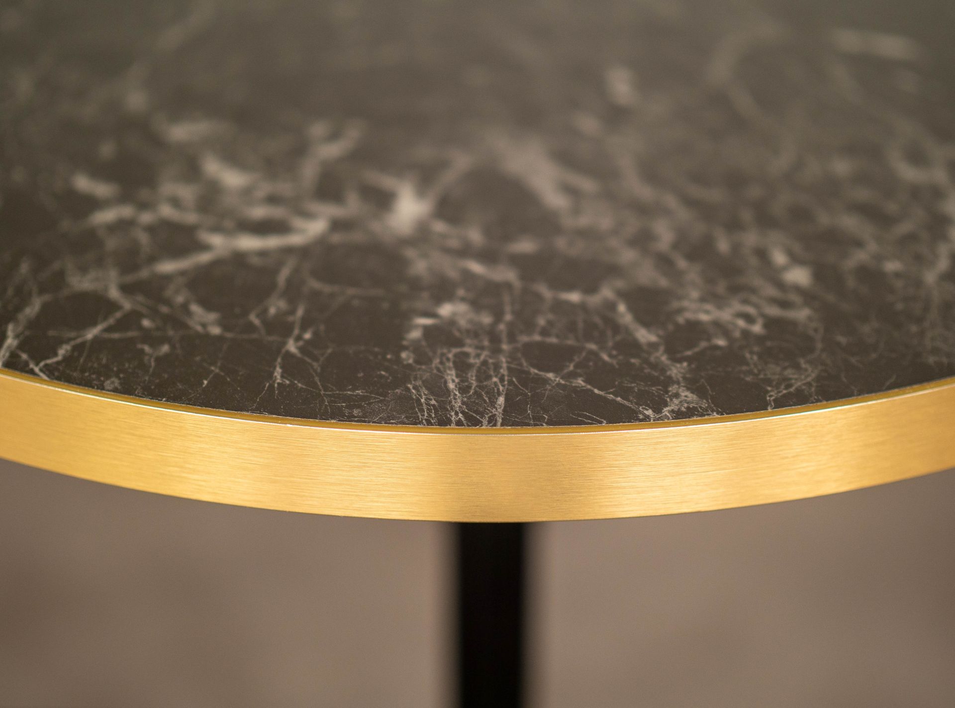 Plateaux et tables sur mesure - fabrication française - pour restaurants et espaces de travail_8