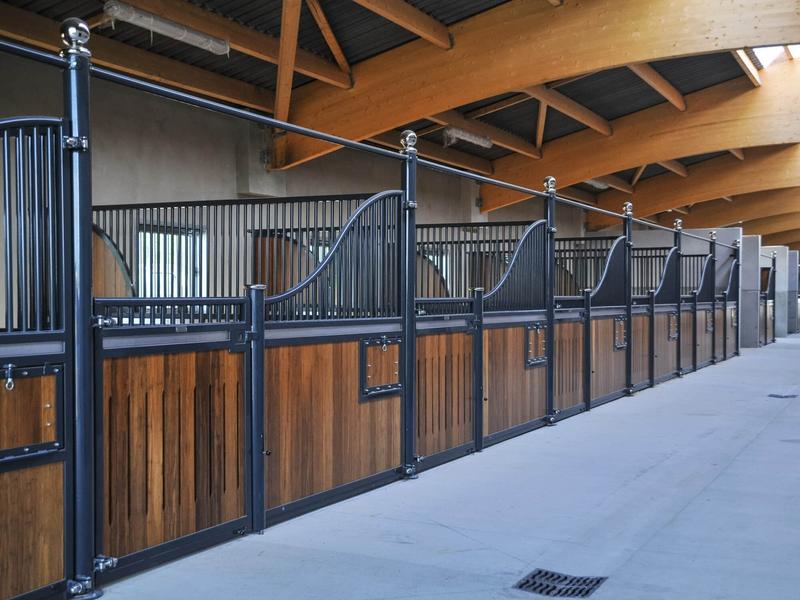 Façade Swing Wave - Façade de box pour chevaux avec ouverture totale pour curage mécanique - Gamme Wave_8