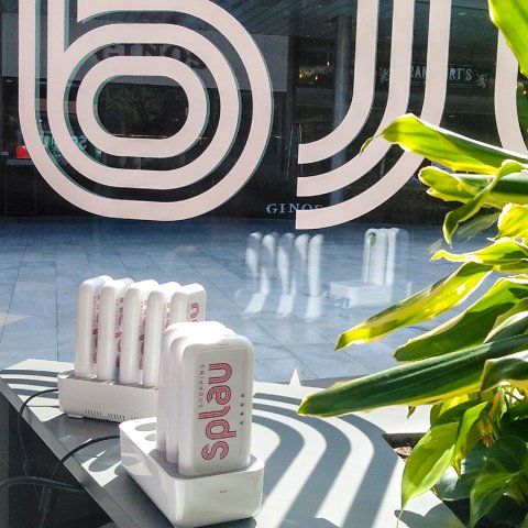 Station chargeur téléphone Blues Ergo - 5 batteries portatives avec câbles tridents (Lightning, Micro-USB, USB-C)_9