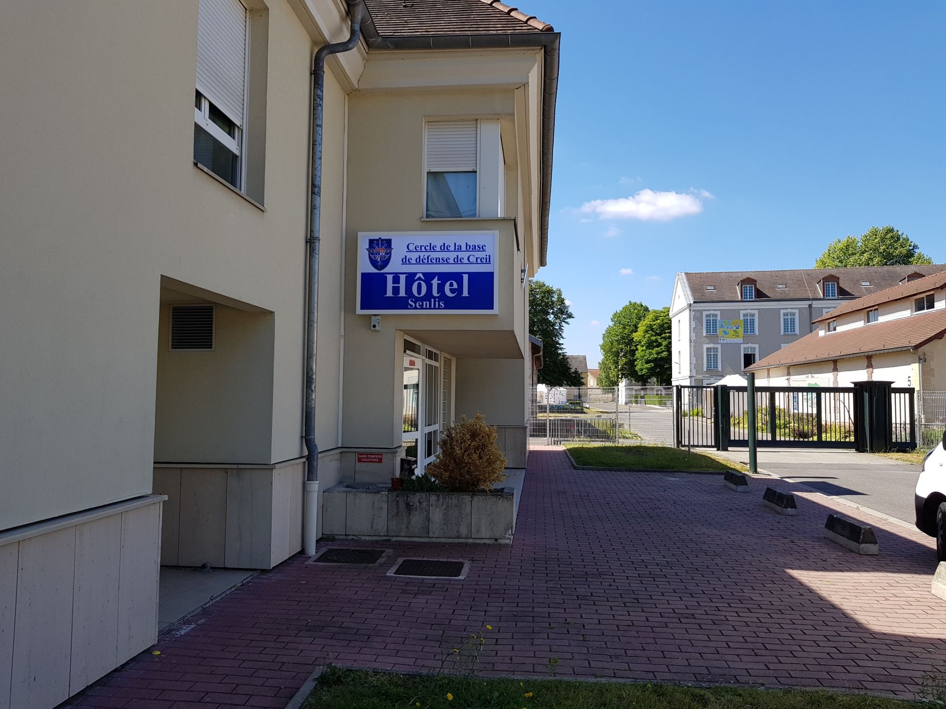 Caisson lumineux LED - fabrication sur mesure simple ou double face - enseignes de toiture ou drapeau_8