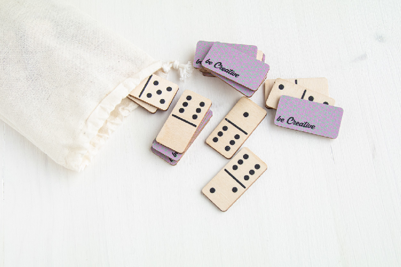 Dominos sur mesure en contreplaqué de bouleau - 28 tuiles avec impression couleur et étui en coton_8