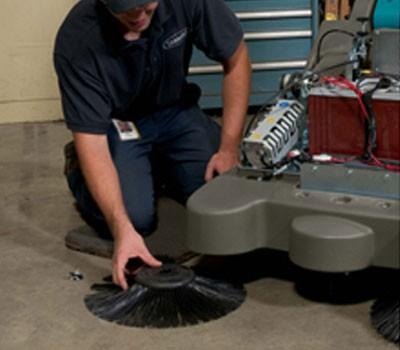 S9 Large balayeuse autotractée TENNANT alimentée par batteries_8