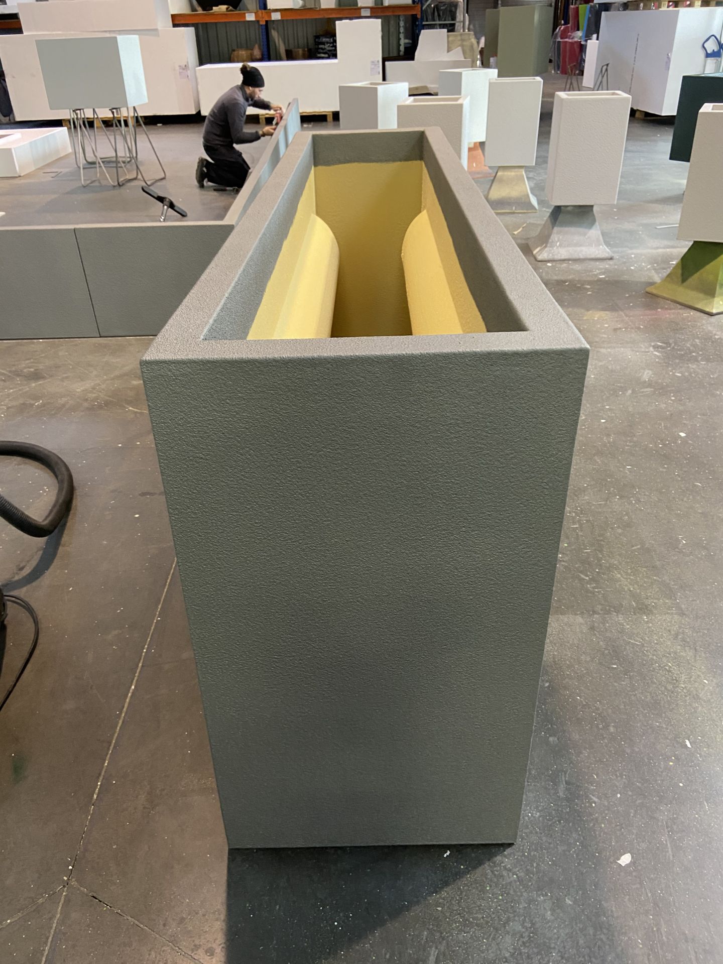 Jardinière carrée en résine Ultra® - sur mesure, résistante et personnalisable pour intérieur et extérieur_7