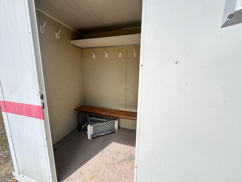 Courant RFLG400 Cabane de chantier sur roues_8