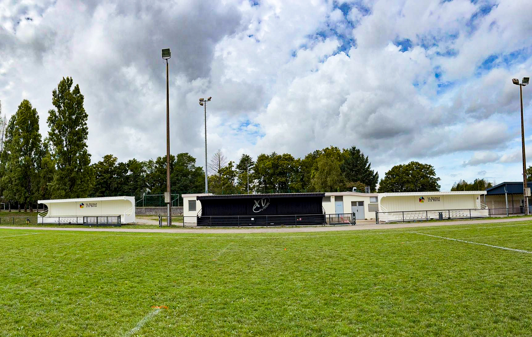 Container tribune 20 pieds ou 40 pieds robuste et modulable conçu pour les festivals, concerts, événements sportifs et autres manifestations_8