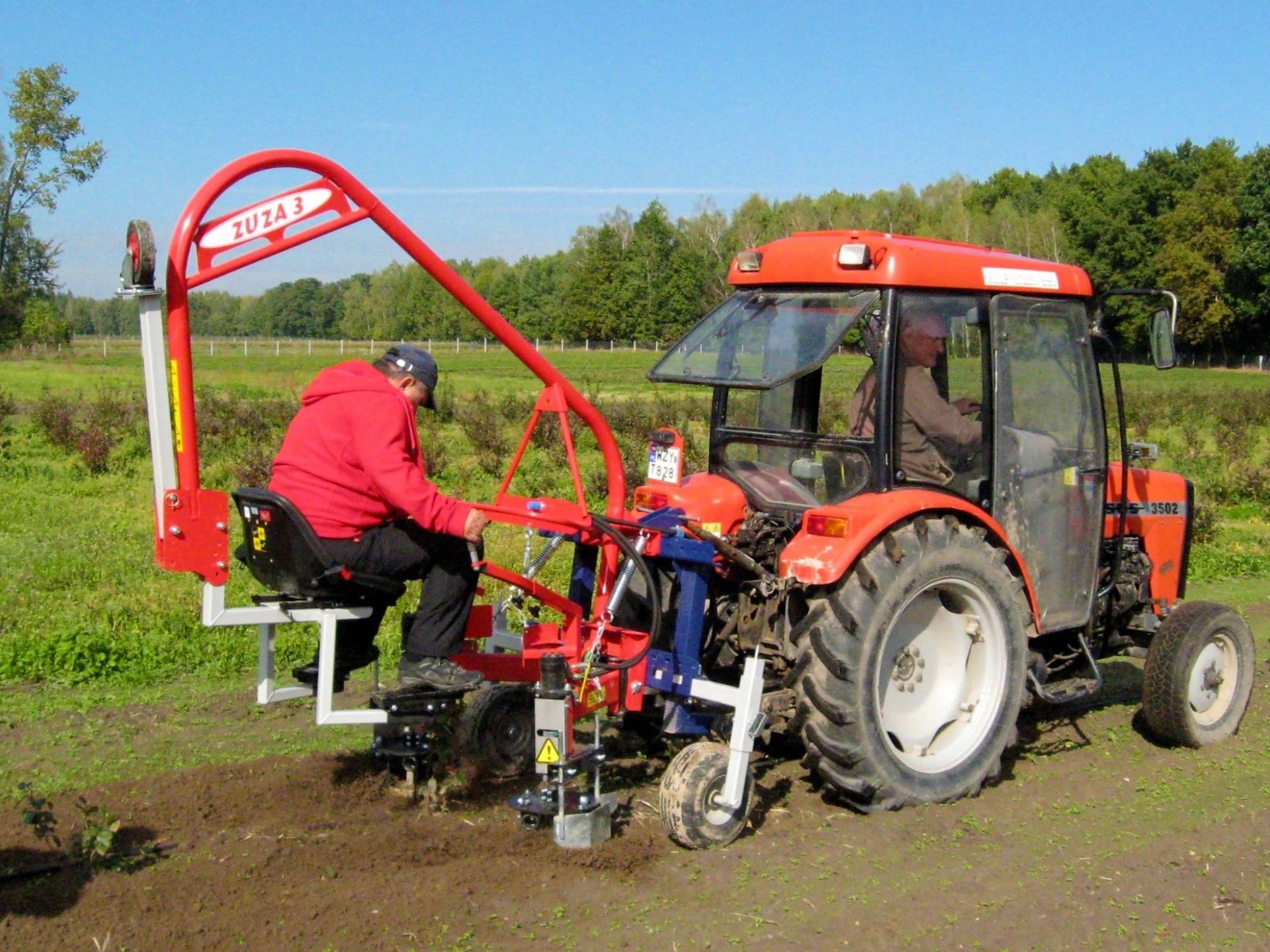 Machine pour entretien des cultures maraîchères